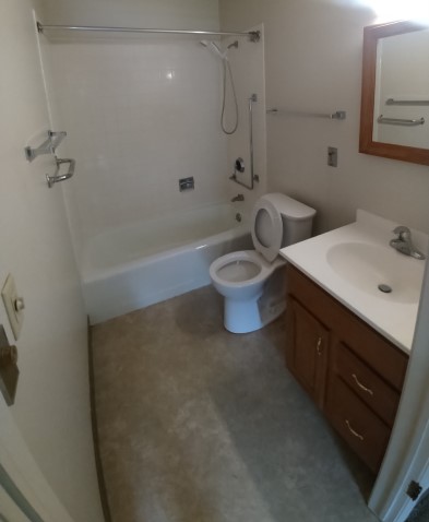 Picture of East View apartment bathroom